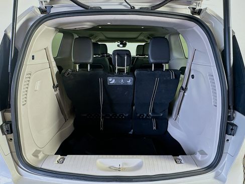 Used 2019 Chrysler Pacifica Touring-L Plus w/ Advanced Safetytec Group FWD image 27