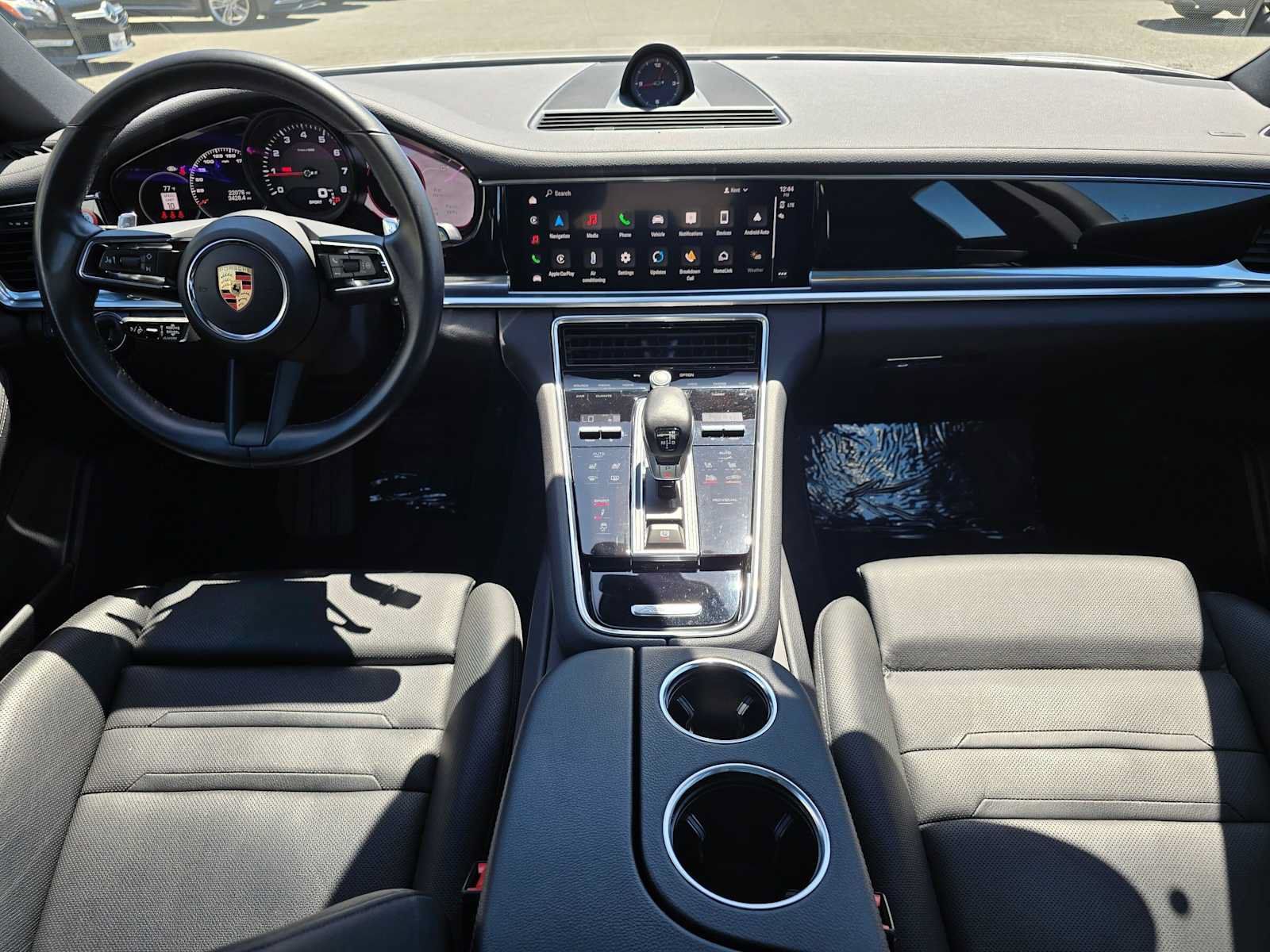 Used 2023 Porsche Panamera RWD image 18