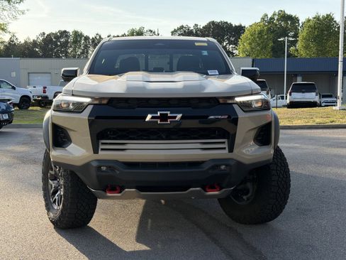 Used 2024 Chevrolet Colorado ZR2 w/ ZR2 Convenience Package III image 3