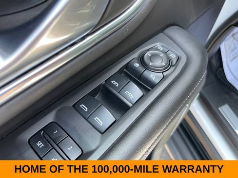 Used 2024 GMC Yukon SLT w/ SLT Luxury Package AWD/4WD image 12