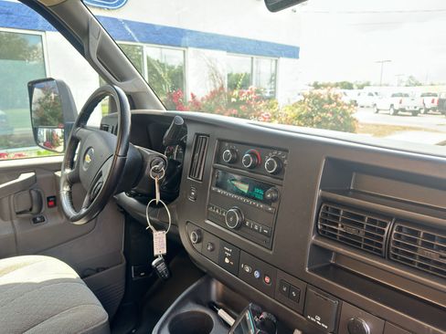 Used 2022 Chevrolet Express 3500 w/ Power Convenience Package RWD image 11