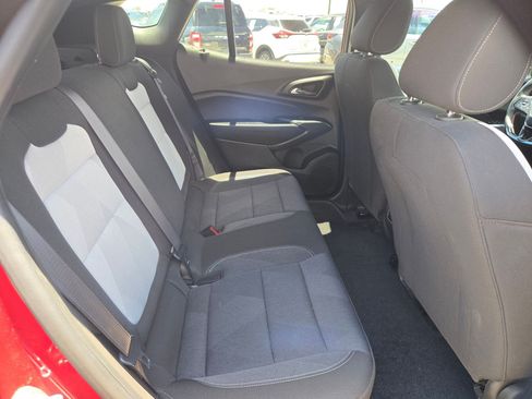 Used 2024 Chevrolet Trax RS w/ Sunroof Package FWD image 22