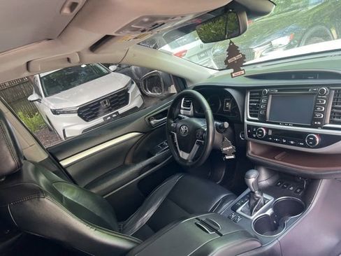 Used 2017 Toyota Highlander XLE w/ Protection Package #3 AWD/4WD image 6