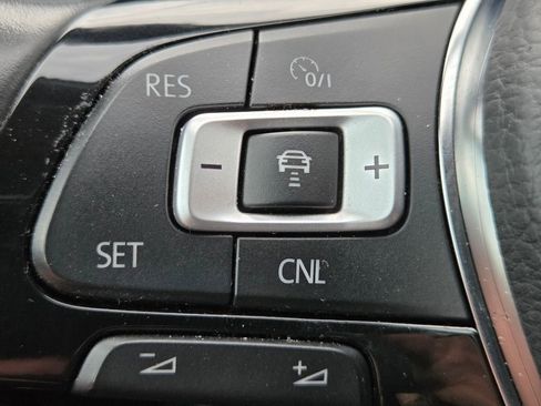 Used 2018 Volkswagen Atlas SEL w/ R-Line Package FWD image 17