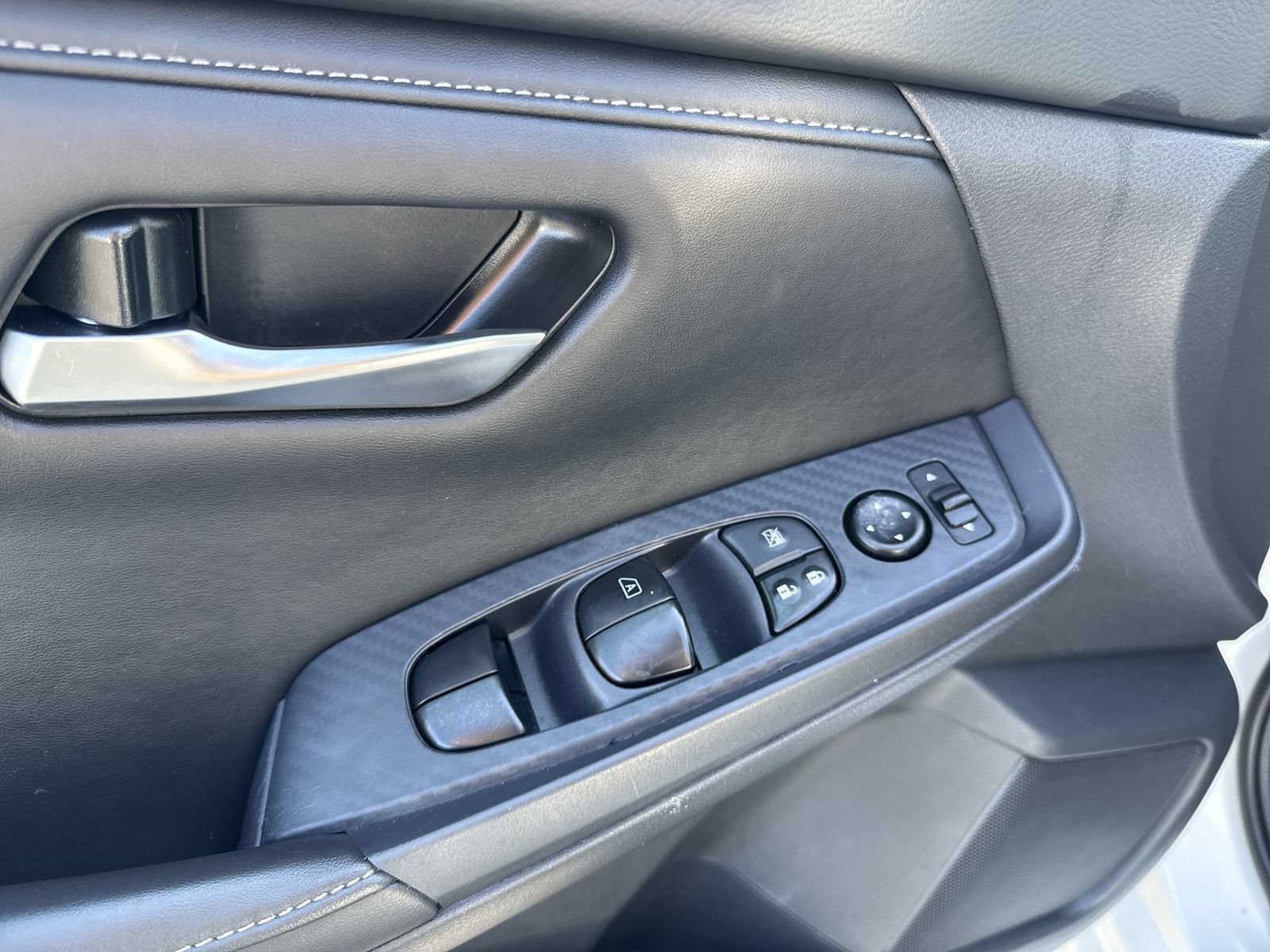 Used 2024 Nissan Sentra SV FWD image 14