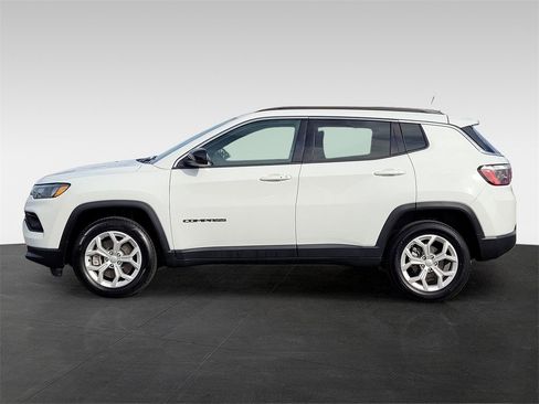 Used 2024 Jeep Compass Latitude image 7