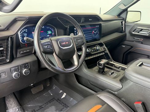 Used 2022 GMC Sierra 1500 AT4 w/ AT4 Premium Package AWD/4WD image 4