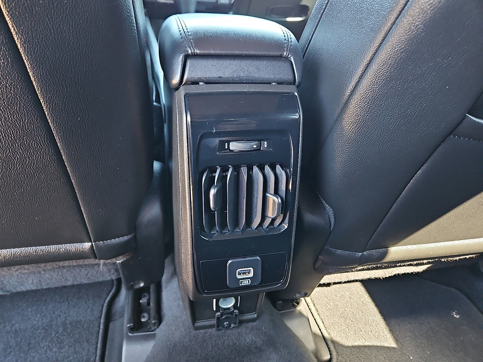 Used 2025 Jeep Compass Limited AWD/4WD image 8