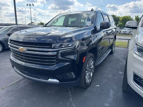 Used 2021 Chevrolet Suburban LT RWD image 1