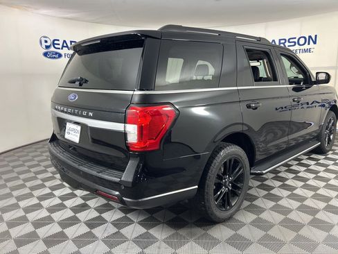 Used 2022 Ford Expedition XLT AWD/4WD image 3