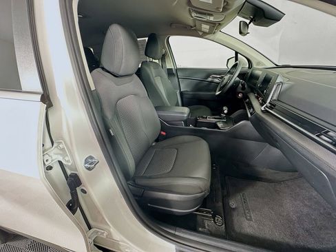 Used 2025 Kia Sportage LX FWD image 32