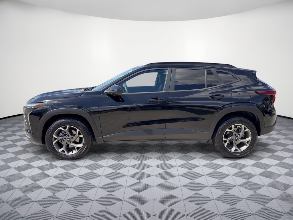 Certified 2024 Chevrolet Trax LT FWD image 2
