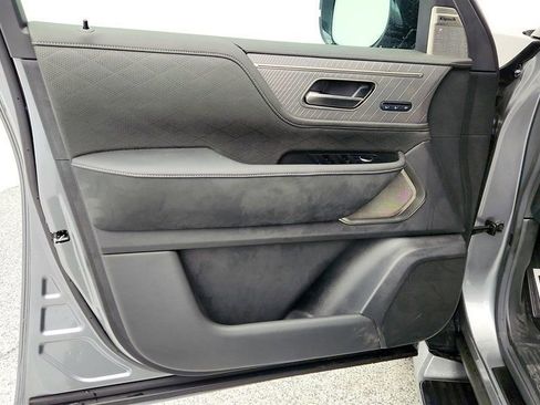 Used 2025 INFINITI QX80 Autograph image 11