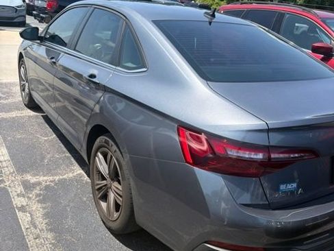 Used 2023 Volkswagen Jetta SE FWD image 10