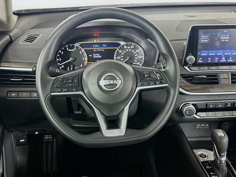 Used 2024 Nissan Altima 2.5 SV FWD image 18