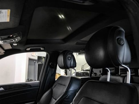 Used 2017 Mercedes-Benz GLS 550 4MATIC image 6