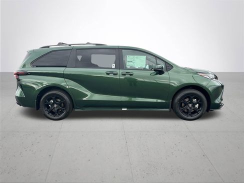 New 2026 Toyota Sienna XLE Woodland Edition image 6