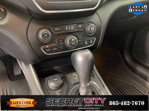 Used 2022 Jeep Cherokee Latitude Lux w/ Sun & Sound Group image 23