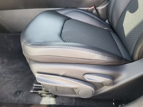 New 2026 Jeep Compass Latitude image 17