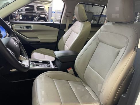 Certified 2021 Ford Explorer Limited w/ Equipment Group 301A image 9