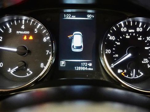 Used 2017 Nissan Rogue SV image 14