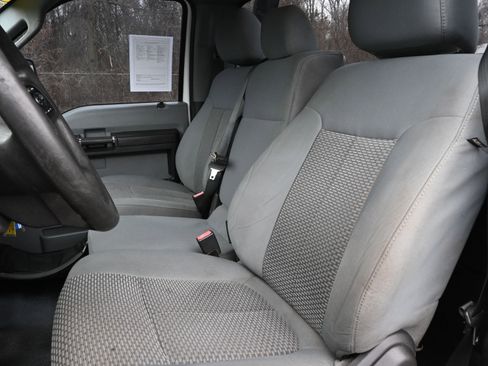 Used 2016 Ford F550 2WD Regular Cab Super Duty image 6