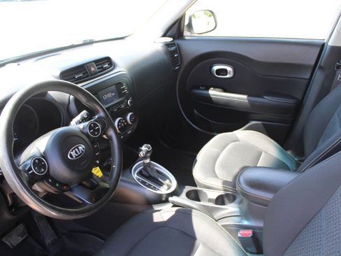 Used 2016 Kia Soul + FWD image 19