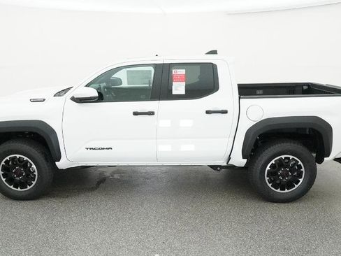 Certified 2025 Toyota Tacoma TRD Off-Road w/ TRD Off Road Upgrade Package image 9