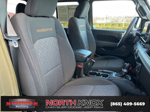 Used 2025 Jeep Gladiator Mojave w/ Convenience Group image 27