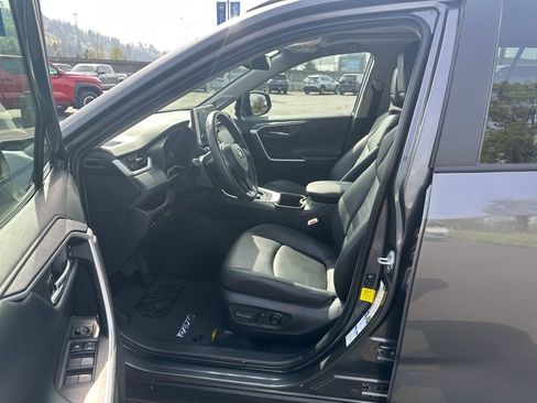 Used 2022 Toyota RAV4 Limited image 13