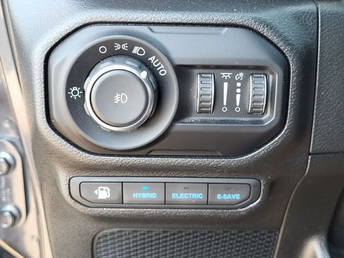 Used 2021 Jeep Wrangler Unlimited Sahara AWD/4WD image 16