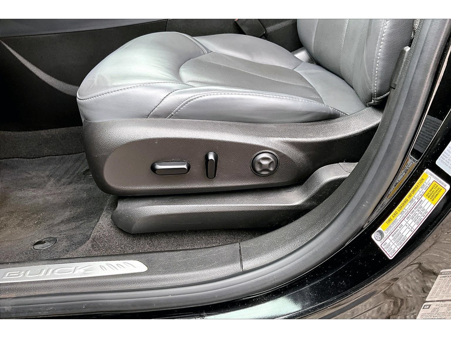 Used 2020 Buick Envision Premium AWD/4WD image 29