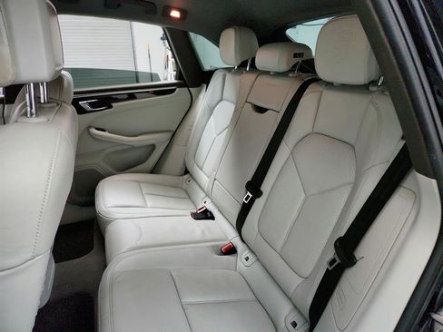 Used 2016 Porsche Macan S image 23