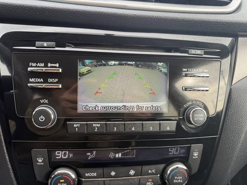 Used 2015 Nissan Rogue SV image 19