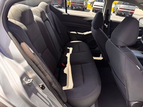Used 2025 Nissan Altima 2.5 SV FWD image 15