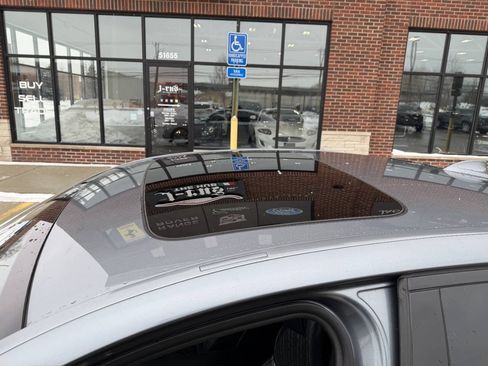 Used 2018 BMW M550i xDrive w/ Driving Assistance Package image 31