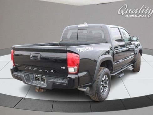 Used 2017 Toyota Tacoma TRD Sport image 4