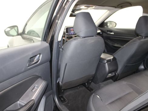 Used 2025 Nissan Altima 2.5 SV FWD image 17