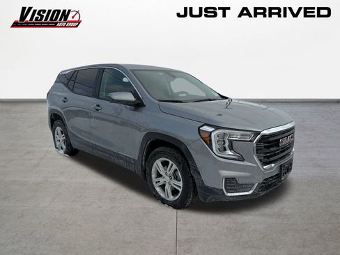 Used 2024 GMC Terrain SLE image 3