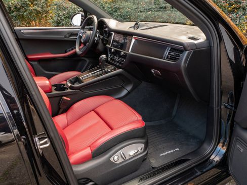 Used 2023 Porsche Macan GTS image 34