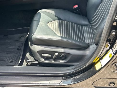 Used 2022 Toyota Camry SE FWD image 8