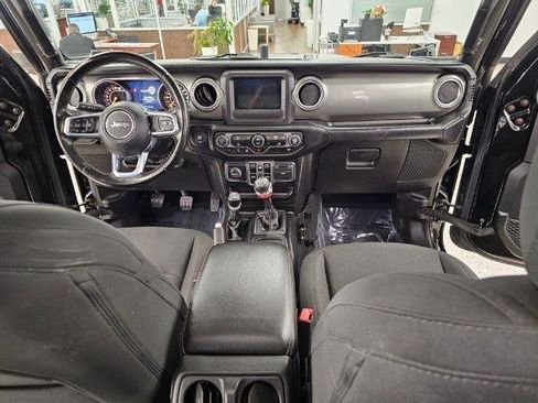 Used 2020 Jeep Wrangler Unlimited Sahara image 9