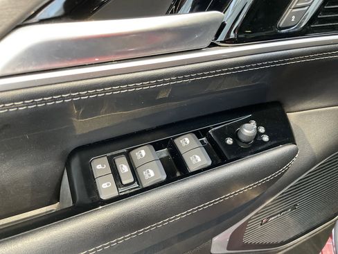 Used 2025 Jeep Wagoneer L Series II w/ Convenience Group I AWD/4WD image 16