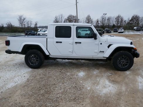 New 2026 Jeep Gladiator Sport image 3