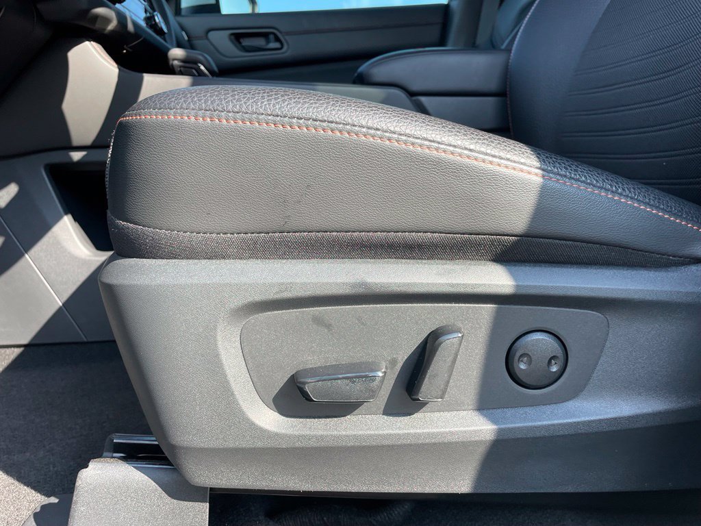 Used 2025 Nissan Pathfinder Rock Creek AWD/4WD image 24
