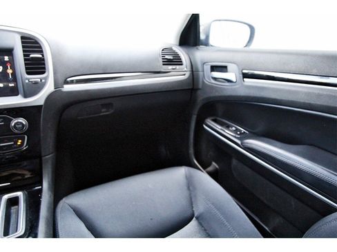 Used 2023 Chrysler 300 Touring w/ Sport Appearance Package image 9