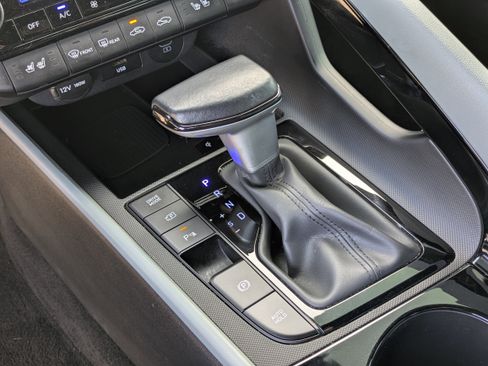 Certified 2024 Hyundai Elantra Limited image 24