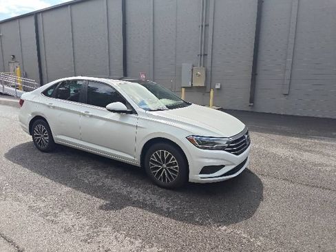 Used 2021 Volkswagen Jetta SE FWD image 1