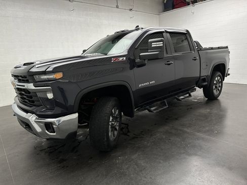 Used 2024 Chevrolet Silverado 2500 LT AWD/4WD image 4