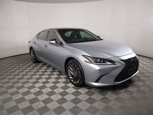 Used 2025 Lexus ES 350 Luxury image 3